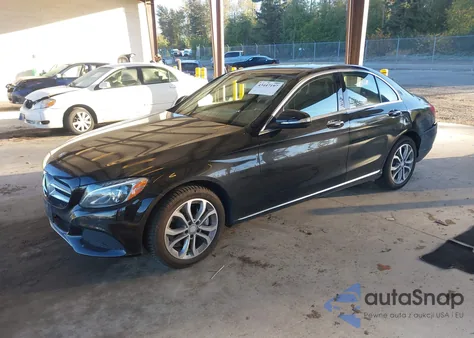 2015 Mercedes-Benz C 300 4Matic z USA, uszkodzony, nr VIN 55SWF4KBXFU081709